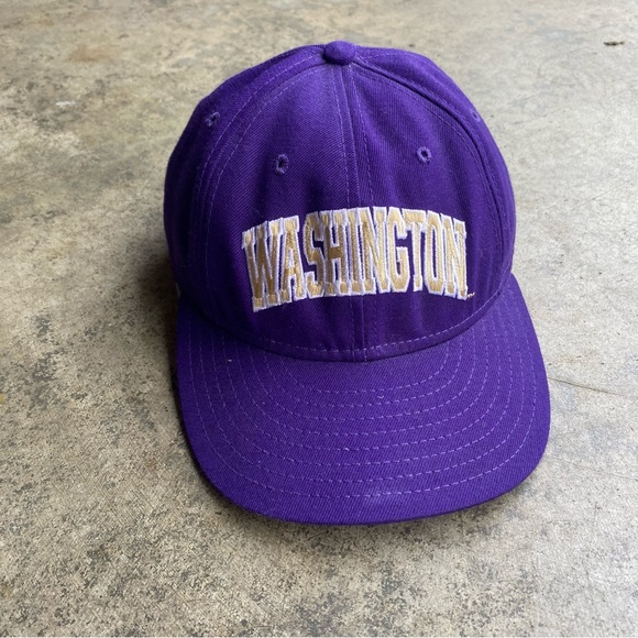NICE Vintage UW Washington Huskies Purple 90s Snapback Hat Dawgs CLEAN - Picture 1 of 8